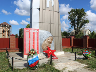 памятник землякам, погибшим в боях Великой Отечественной войны.
